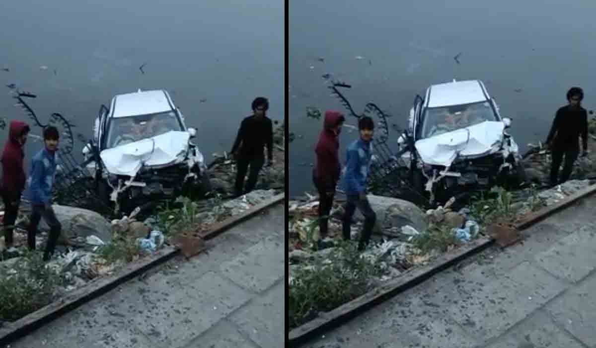 ఎన్టీఆర్‌ పార్కు వద్ద కారు బీభత్సం.. హుస్సేన్‌సాగర్‌లోకి దూసుకెళ్లిన కారు