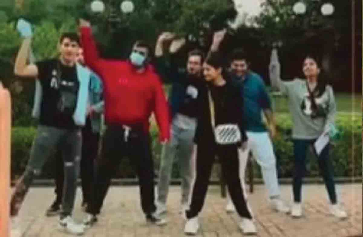 Ibrahim Ali Khan Dance | స్టార్ హీరో కుమారుడి డ్యాన్స్ వీడియో వైర‌ల్