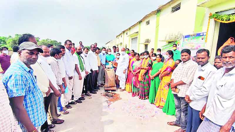 సీఎం కేసీఆర్‌ కృషితోనే జిల్లా సస్యశామలం