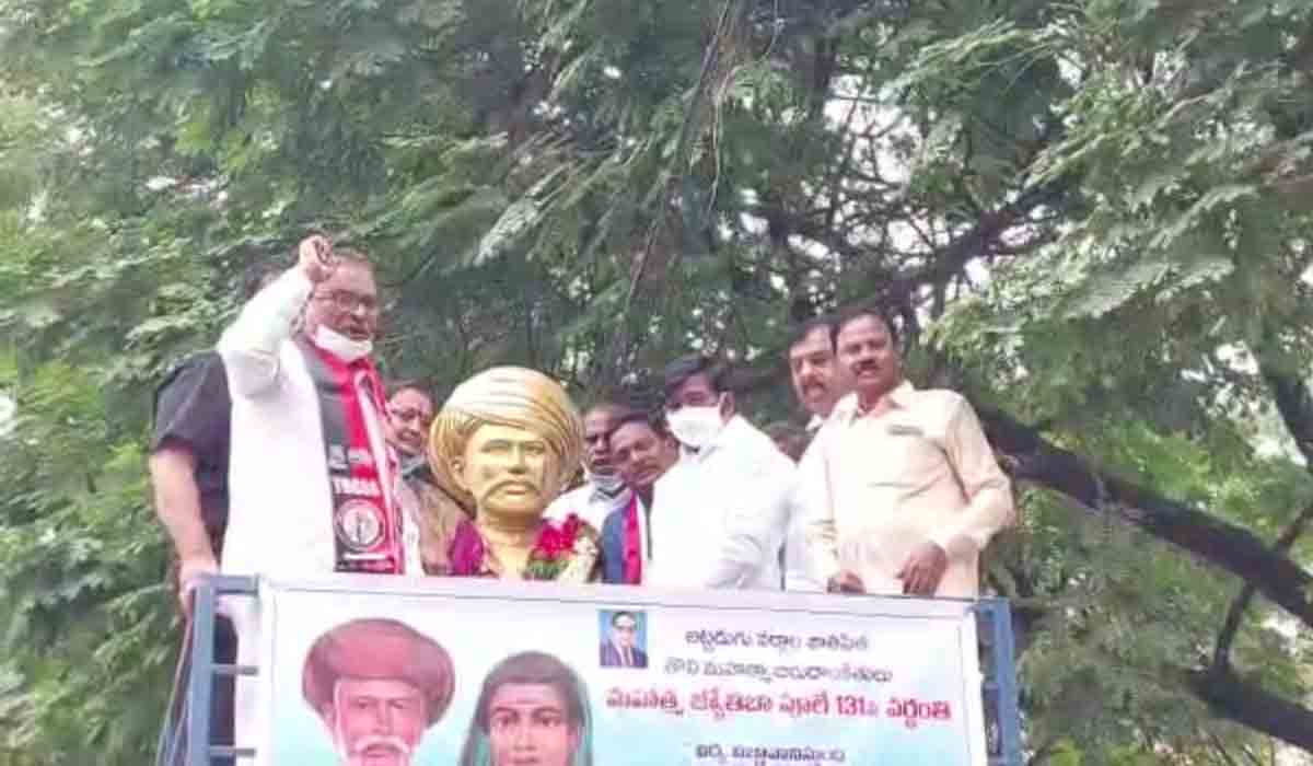 చదువుతోనే సమాజంలో వెలుగులు: మంత్రి జగదీశ్‌ రెడ్డి