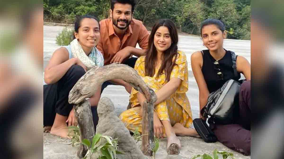 Janhvi Kapoor mid shoot | షూటింగ్ బ్రేక్‌లో జాన్వీక‌పూర్ స‌ర‌దాగా..వీడియో