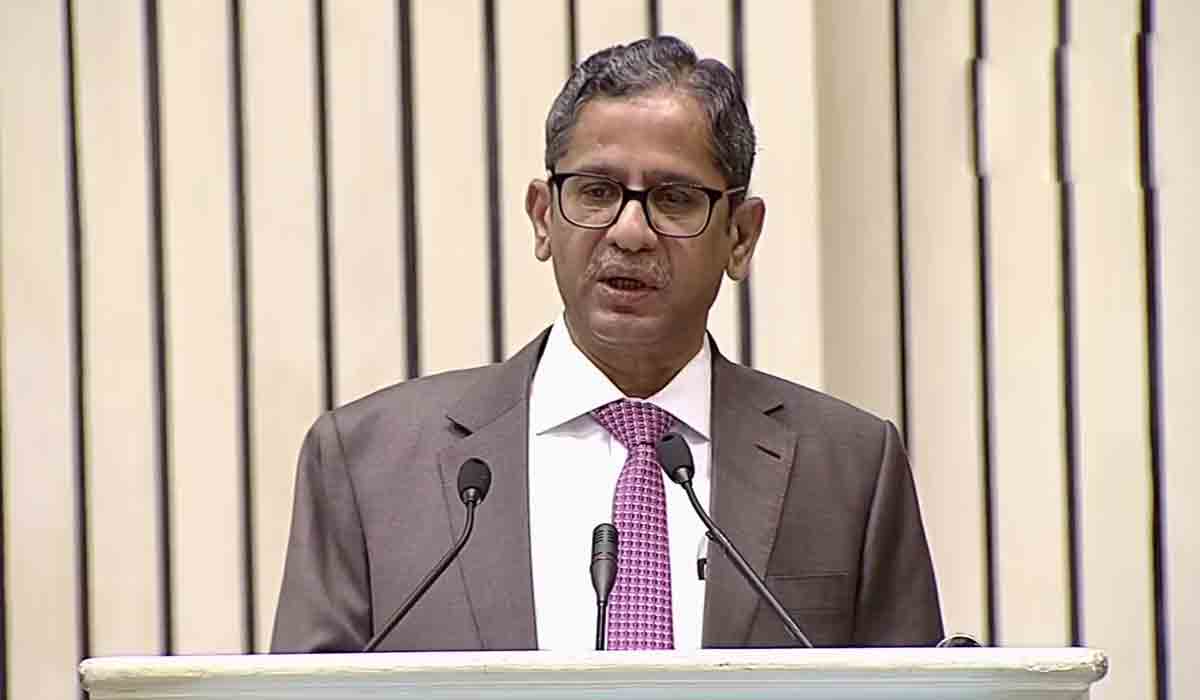 CJI Ramana: న్యాయ‌వాదులు మంచికి అండ‌గా, చెడుకు వ్య‌తిరేకంగా నిలువాలి: సీజేఐ