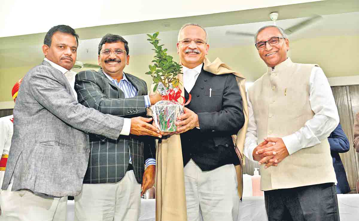 హైకోర్టు కొత్త భవనాలకు 80 ఎకరాలు ఇవ్వండి