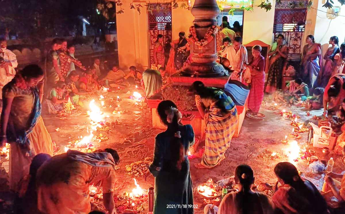 ఆలయాల్లో కార్తీక పౌర్ణమి పూజలు