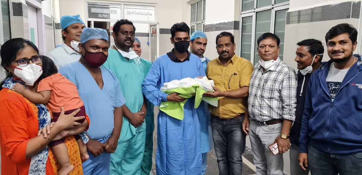 ప్రభుత్వాసుపత్రిలో కలెక్టర్‌ సతీమణి ప్రసవం