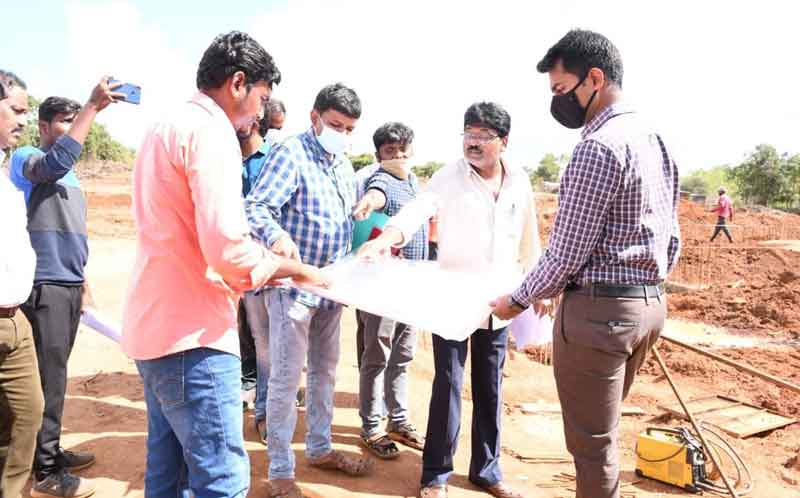 మెడికల్‌ కాలేజీ పనులు పూర్తి చేయండి