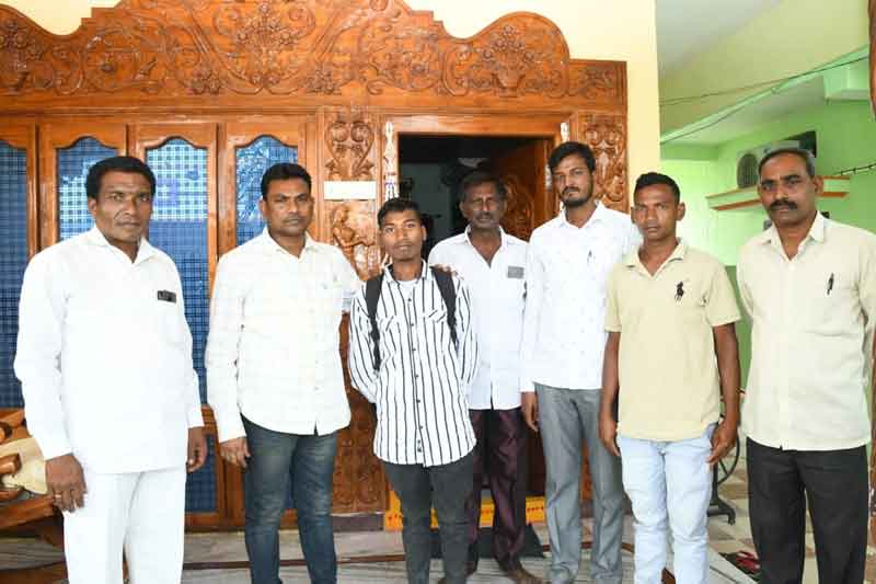 ప్రతిభగల పేద విద్యార్థులకు..అండగా నిలుస్తా