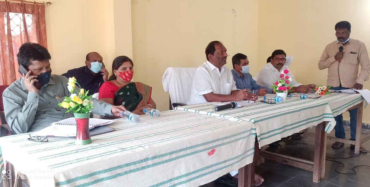 గడువులోగా పనులు పూర్తి చేయాలి