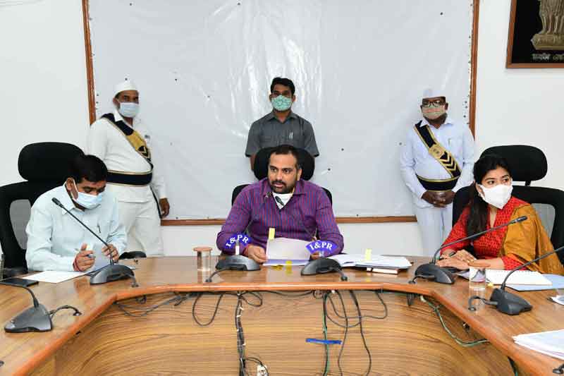 ప్రాధాన్యతా క్రమంలో పరిష్కరించాలి