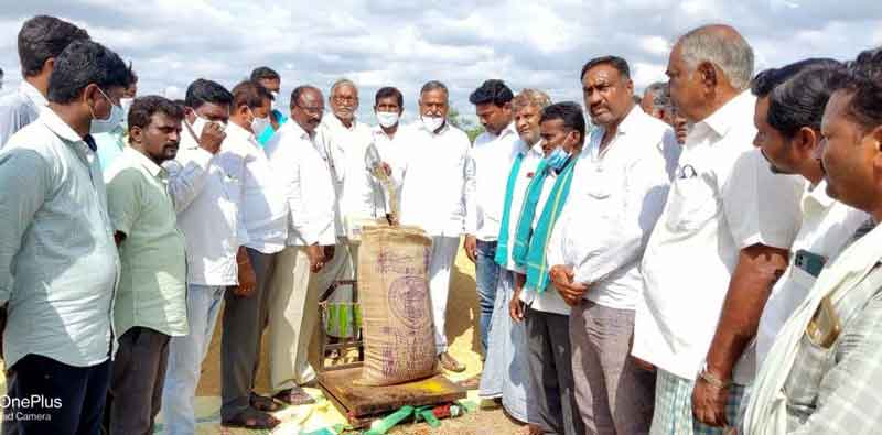 కొనుగోలు కేంద్రాల్లోనే మద్దతు ధర