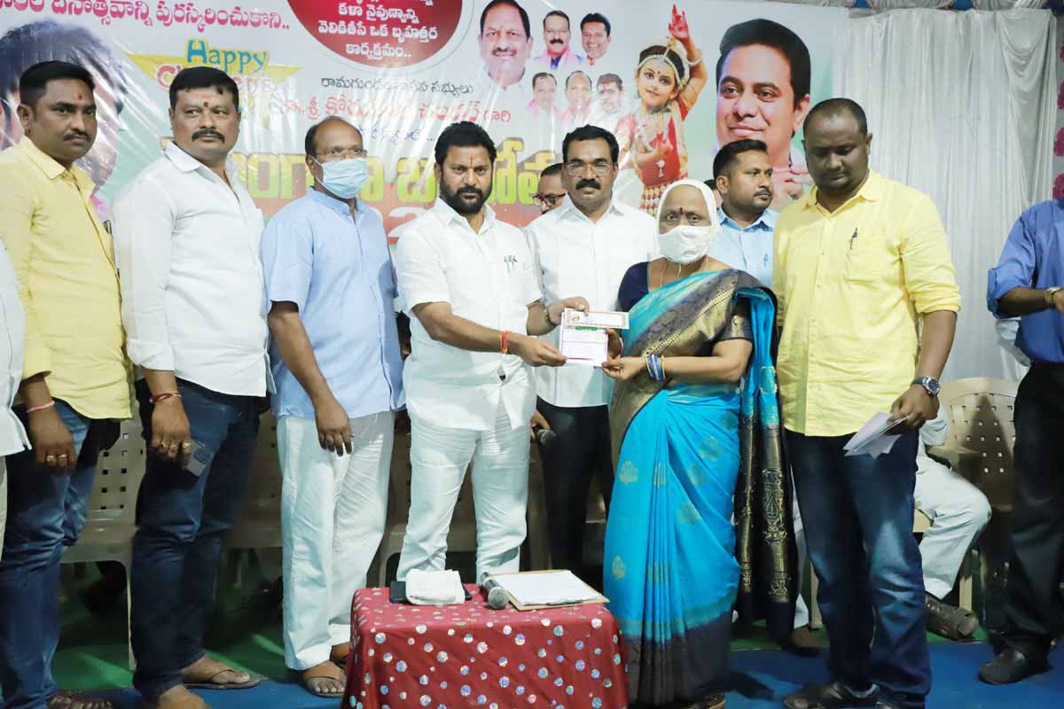 కళాకారుల అభివృద్ధికి కృషి