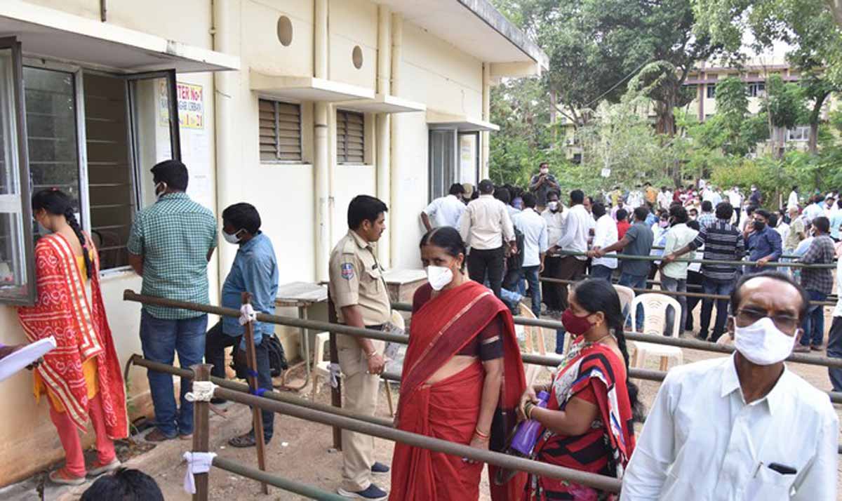 మద్యం దుకాణాలకు పెరిగిన పోటీ