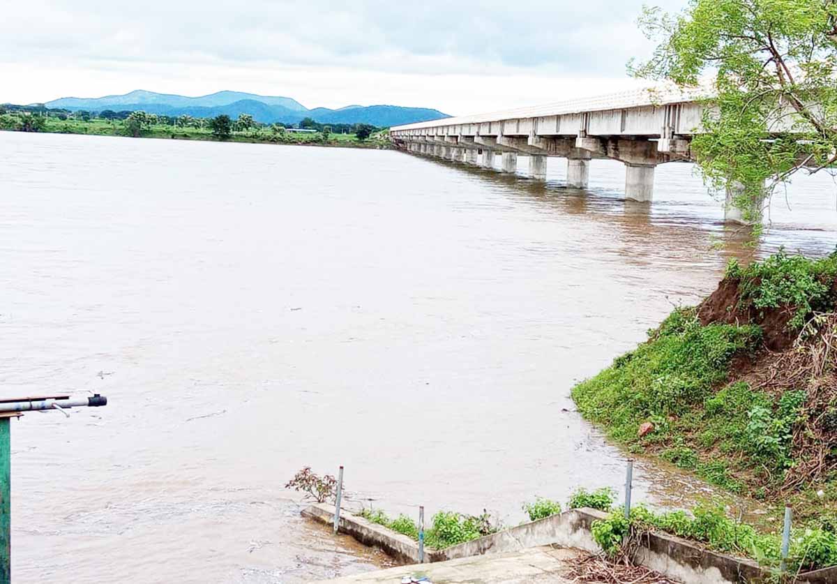 అనుబంధాల వారధులు