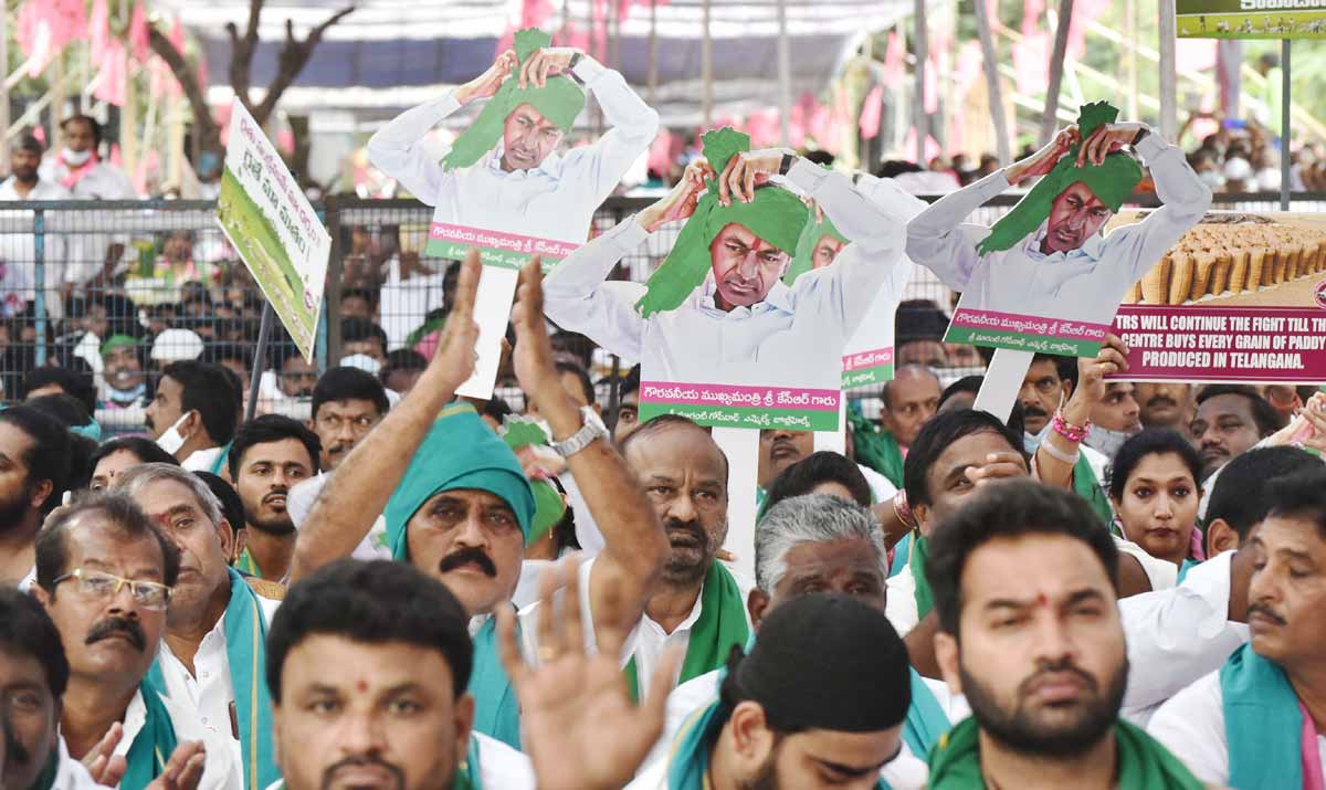 మహాధర్నాలో మనోళ్లు