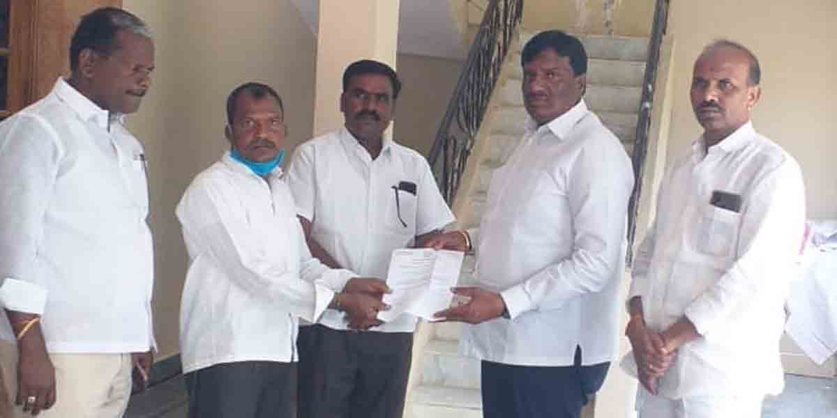 రూ.1.50 లక్షల ఎల్వోసీ అందజేసిన ఎమ్మెల్యే కొప్పుల