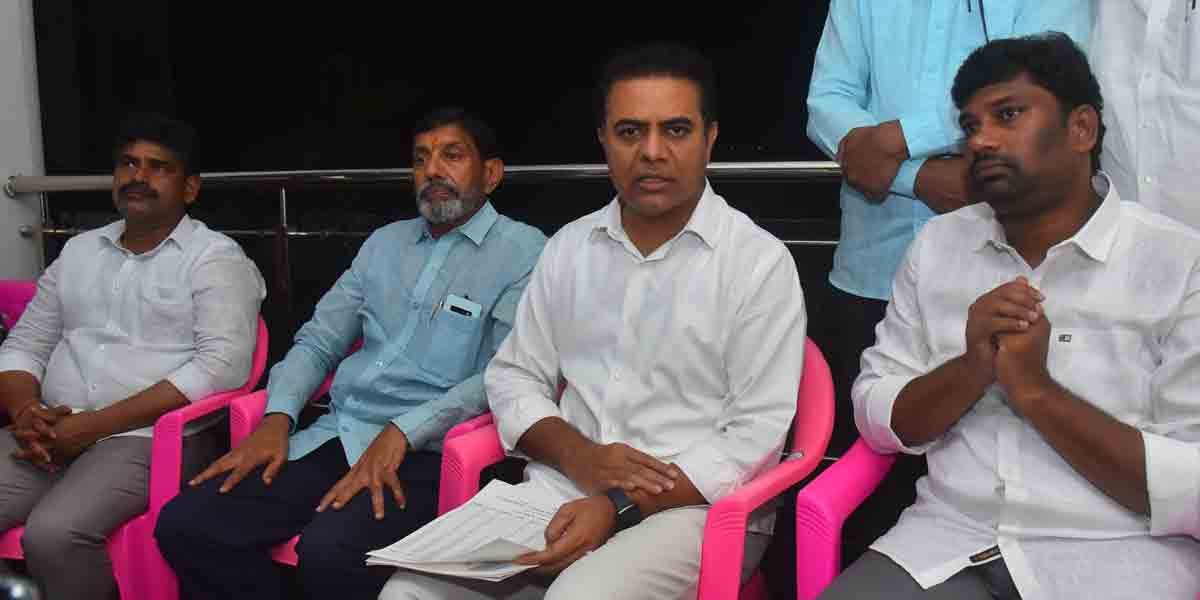 బండి రెండు చెంపలు పగులగొట్టి.. రైతులకు క్షమాపణ చెప్పించాలి : కేటీఆర్‌