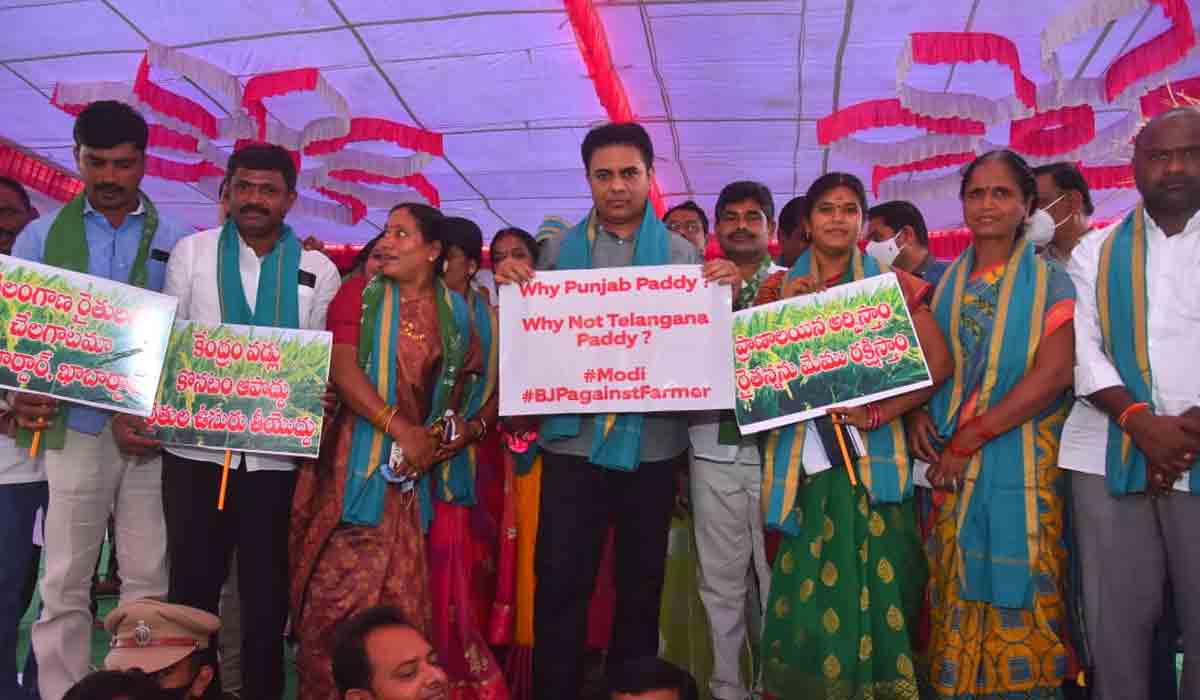 దొడ్డు వ‌డ్లు కొనేదాకా బీజేపీని వ‌దిలిపెట్టం : మంత్రి కేటీఆర్