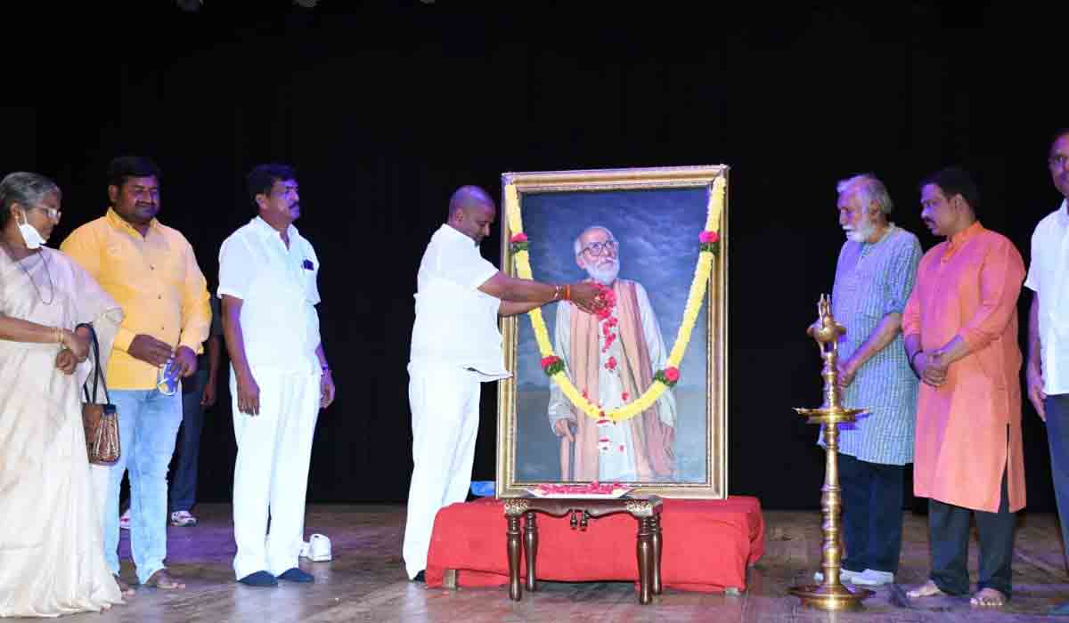 ఘ‌నంగా ప్ర‌జాక‌వి కాళోజీ నారాయ‌ణ‌రావు వ‌ర్ధంతి