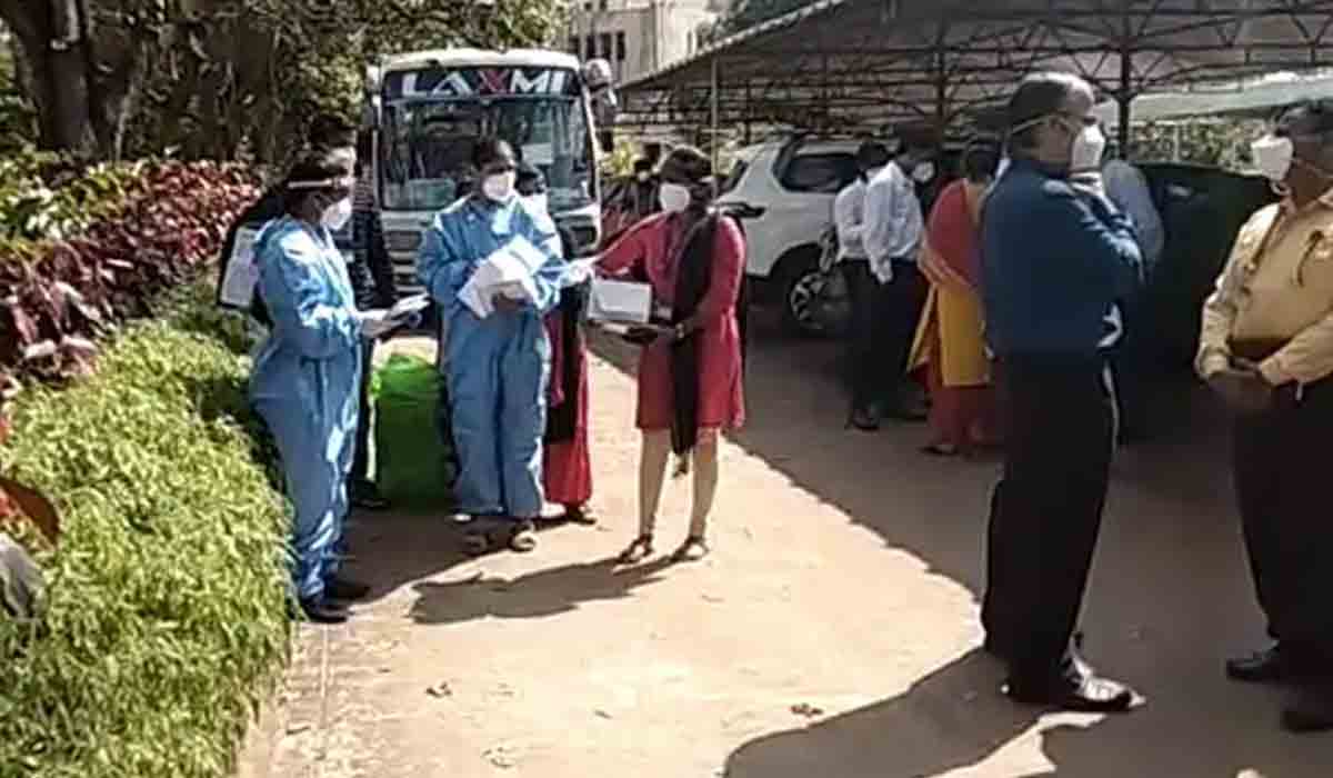 మెడిక‌ల్ కాలేజీలో క‌రోనా క‌ల‌క‌లం.. 182 మందికి పాజిటివ్‌..!