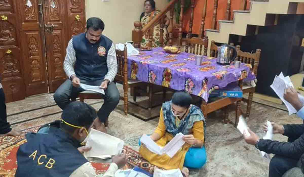 Karnataka | క‌ర్ణాట‌క‌లో ఏసీబీ సోదాల క‌ల‌క‌లం