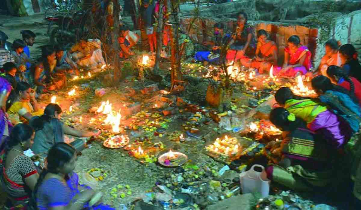 Karthika masam | కార్తిక సోమవారం.. ఆలయాలకు పోటెత్తిన భక్తులు