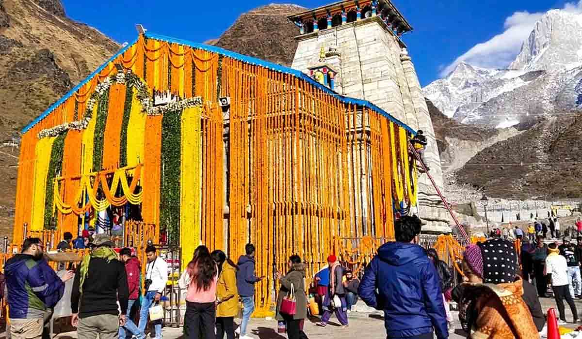 Kedarnath Temple: కేదార్‌నాథునికి దీపావ‌ళి సోయ‌గం.. 800 కిలోల పూల‌తో అలంక‌ర‌ణ‌