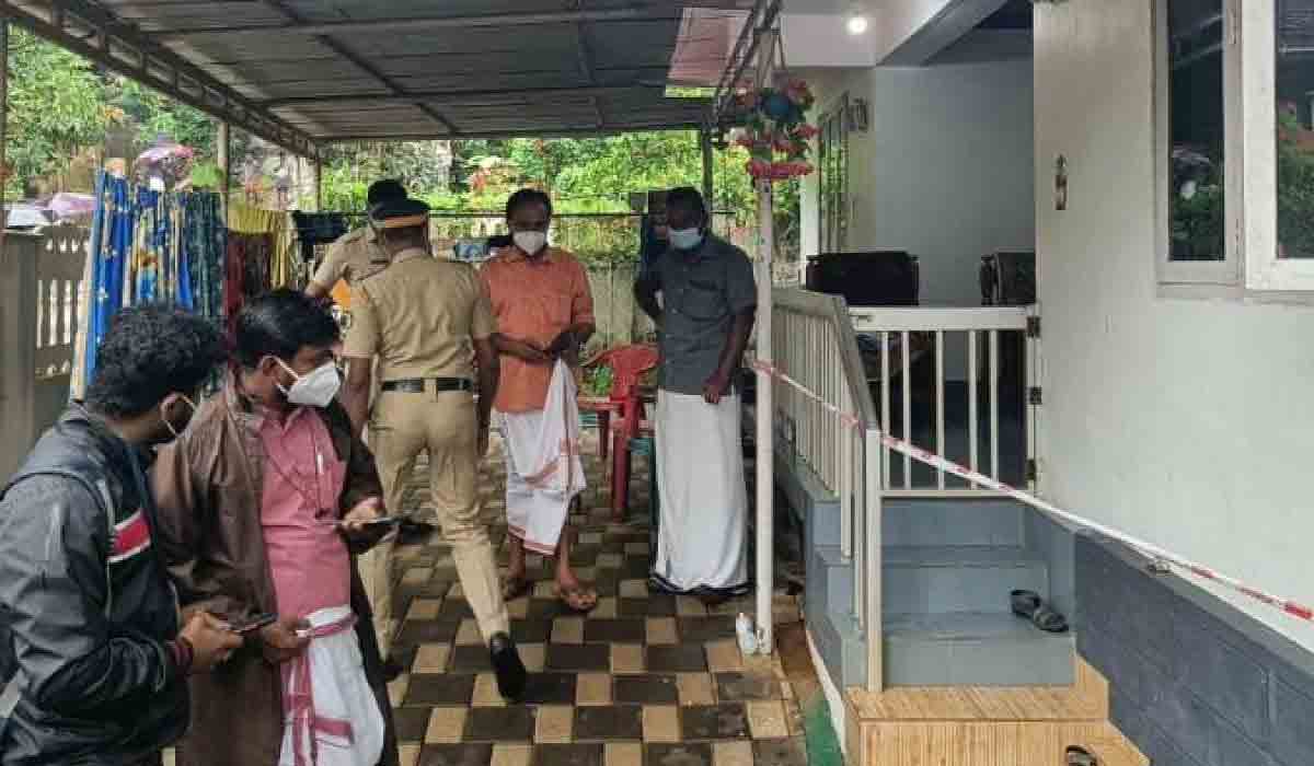 ఇద్ద‌రు పిల్ల‌ల‌ను చంపేసి.. త‌ల్లి ఆత్మ‌హ‌త్యాయ‌త్నం