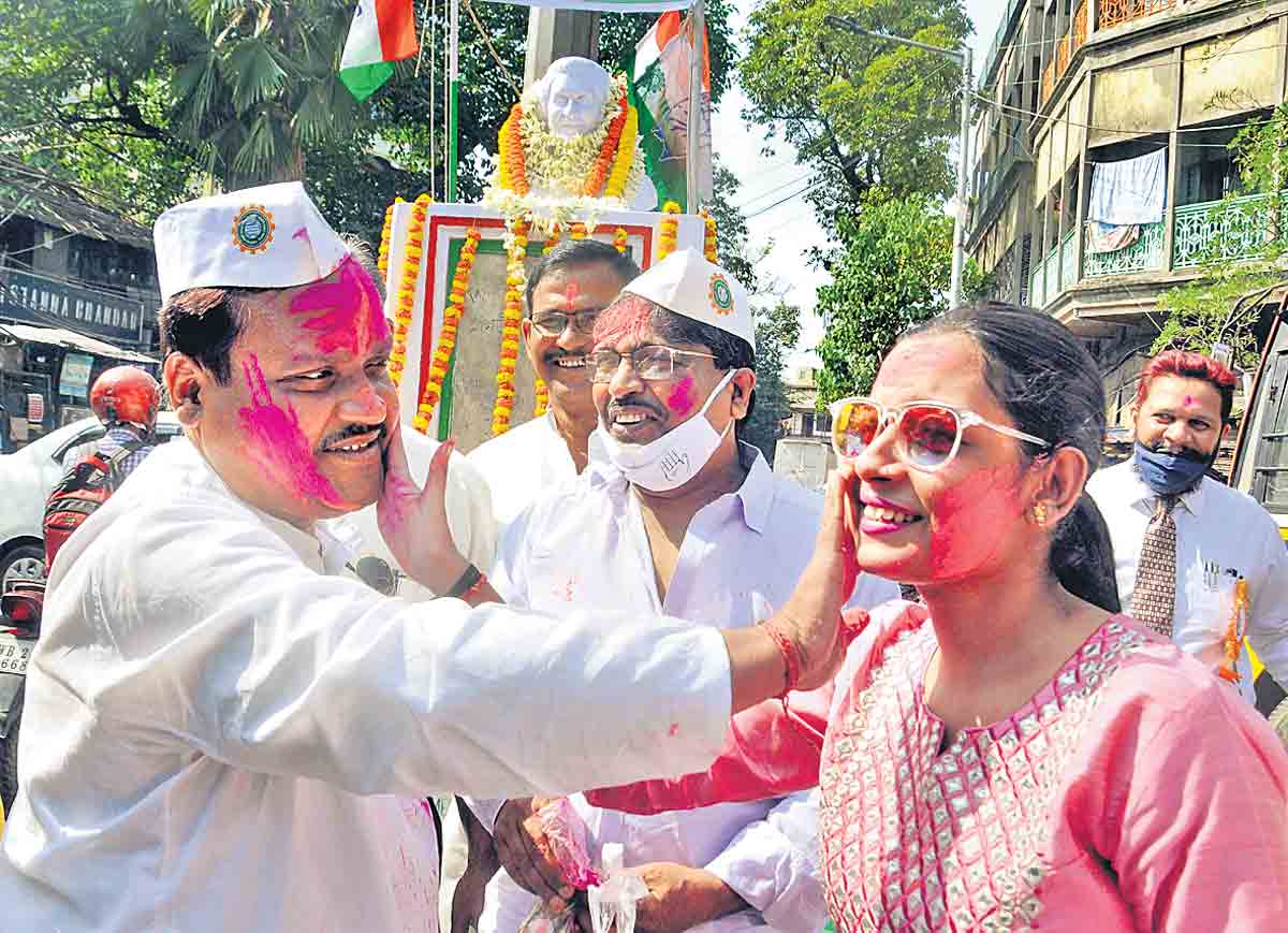 ఢిల్లీ సరిహద్దుల్లో రైతుల సంబురాలు