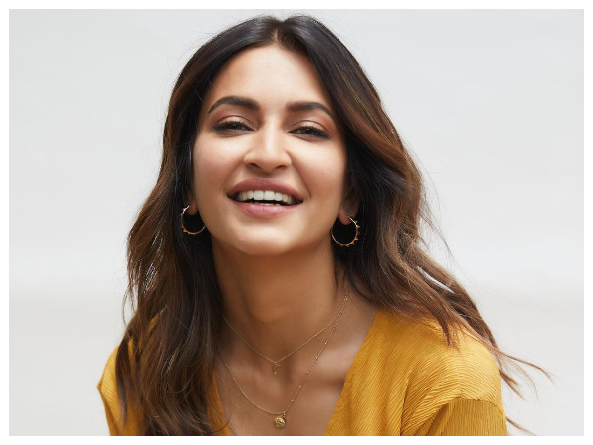 Kriti Kharbanda | నెటిజన్లను ఆకట్టుకుంటున్న కృతి కర్బంద ఫొటోలు..