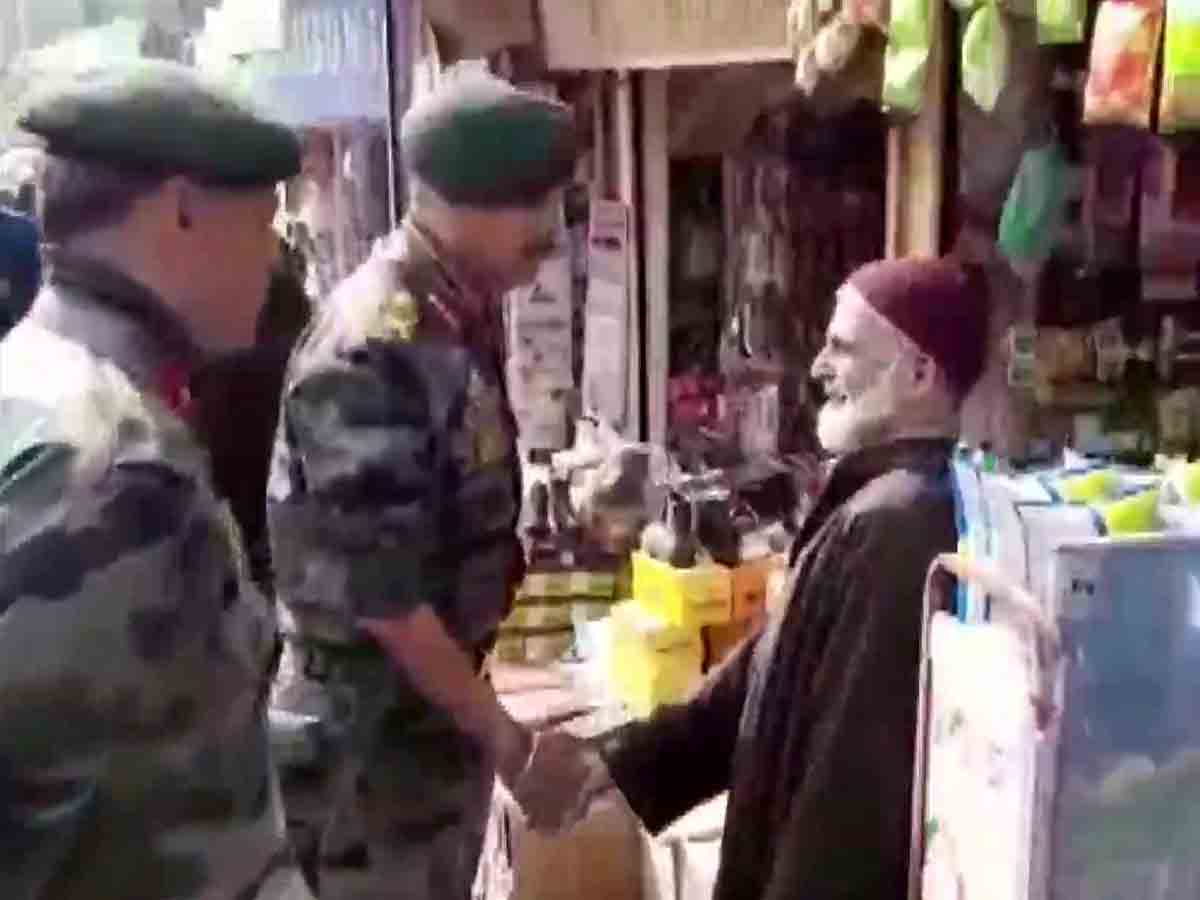 షోపియాన్‌ను సందర్శించిన లెఫ్టినెంట్ జనరల్ డీపీ పాండే