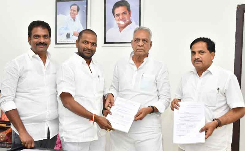 మళ్లీ వారికే..