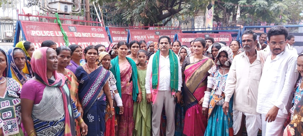 మహాధర్నాకు తరలిన టీఆర్‌ఎస్‌ శ్రేణులు