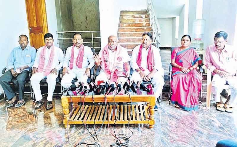 ధాన్యం కొనుగోళ్లపై సోయి లేని సోయం