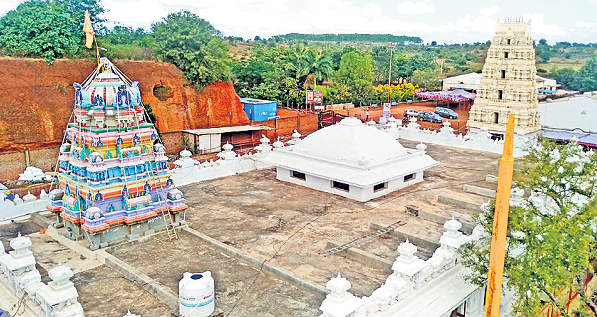 ముస్తాబైన సిద్ధివినాయక ఆలయం