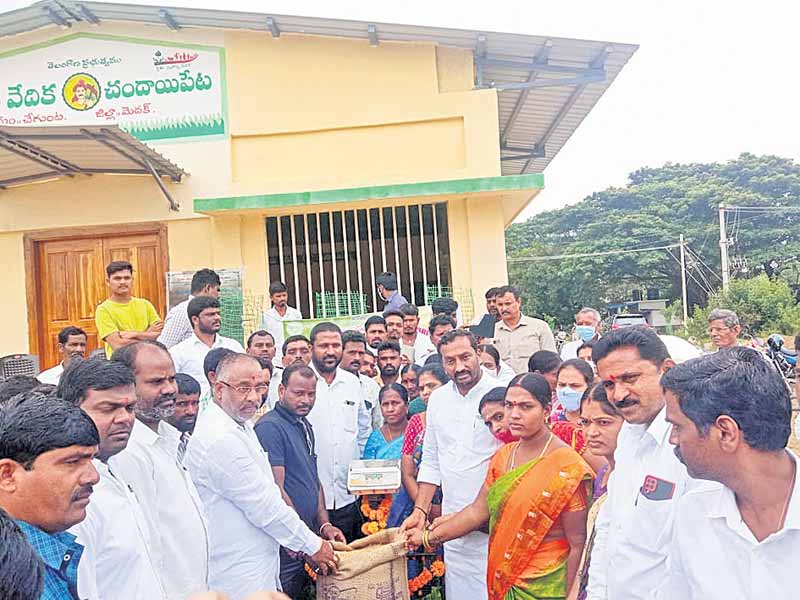 కొనుగోలు కేంద్రాలను సద్వినియోగం చేసుకోవాలి