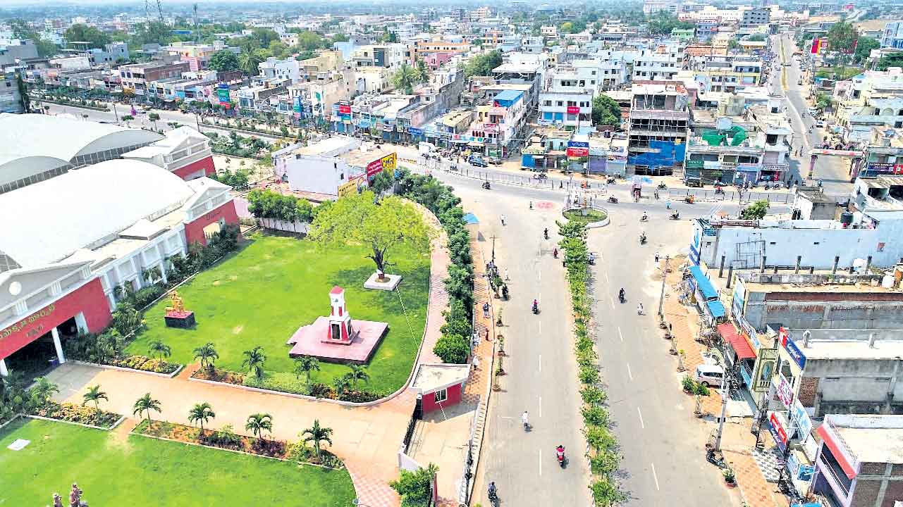 రోడ్ల విస్తరణతో మారిపోతున్న గజ్వేల్‌ రూపురేఖలు