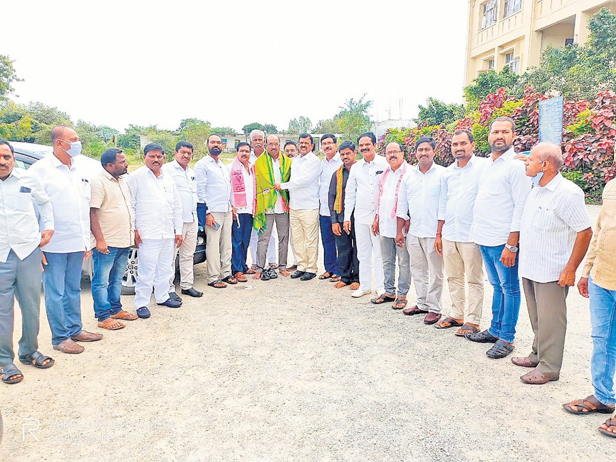 టీఆర్‌ఎస్‌ ఎమ్మెల్సీ అభ్యర్థి డాక్టర్‌ యాదవరెడ్డి నామినేషన్‌ దాఖలు