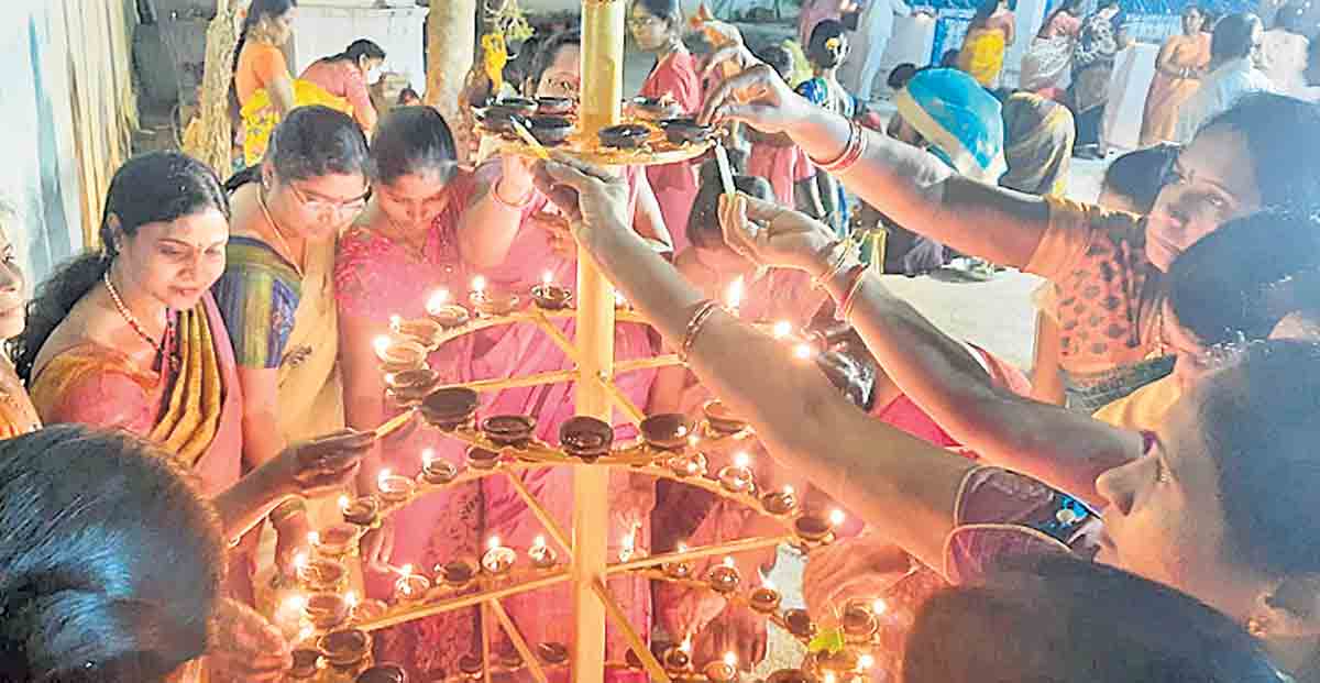 ఆలయాలకు కార్తిక శోభ