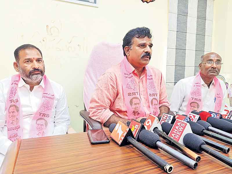 బీజేపీ నాయకులది పూటకో మాట