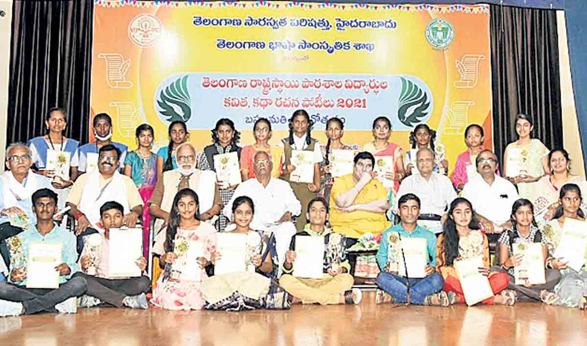 సాహిత్యకారుల తయారుకు నడుం బిగించిన పరిషత్తు