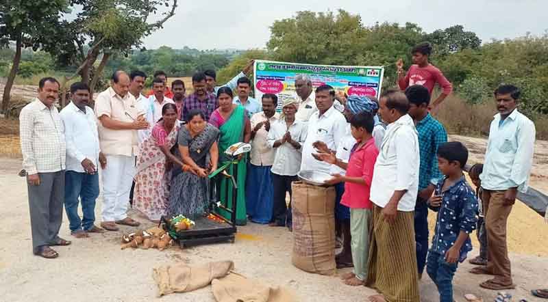 ఊరూరా ముమ్మరంగా కొనుగోళ్లు