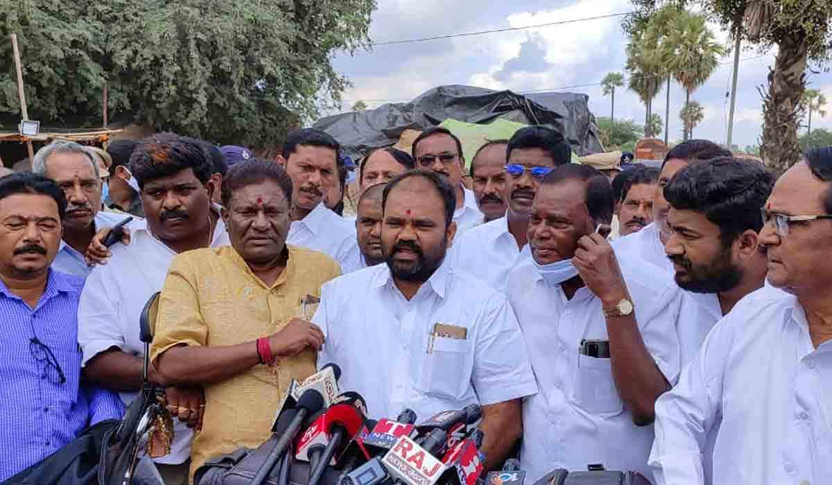 రాష్ట్రాన్ని దోచుకునేందుకు గుజరాత్‌ పాలకుల కుట్ర: ఎమ్మెల్యే కంచర్ల