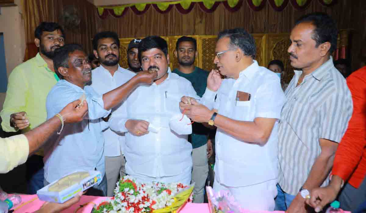 భూనిర్వాసితుల‌ను గుండెల్లో పెట్టుకుంటాం : ఎమ్మెల్యే న‌న్న‌ప‌నేని న‌రేంద‌ర్