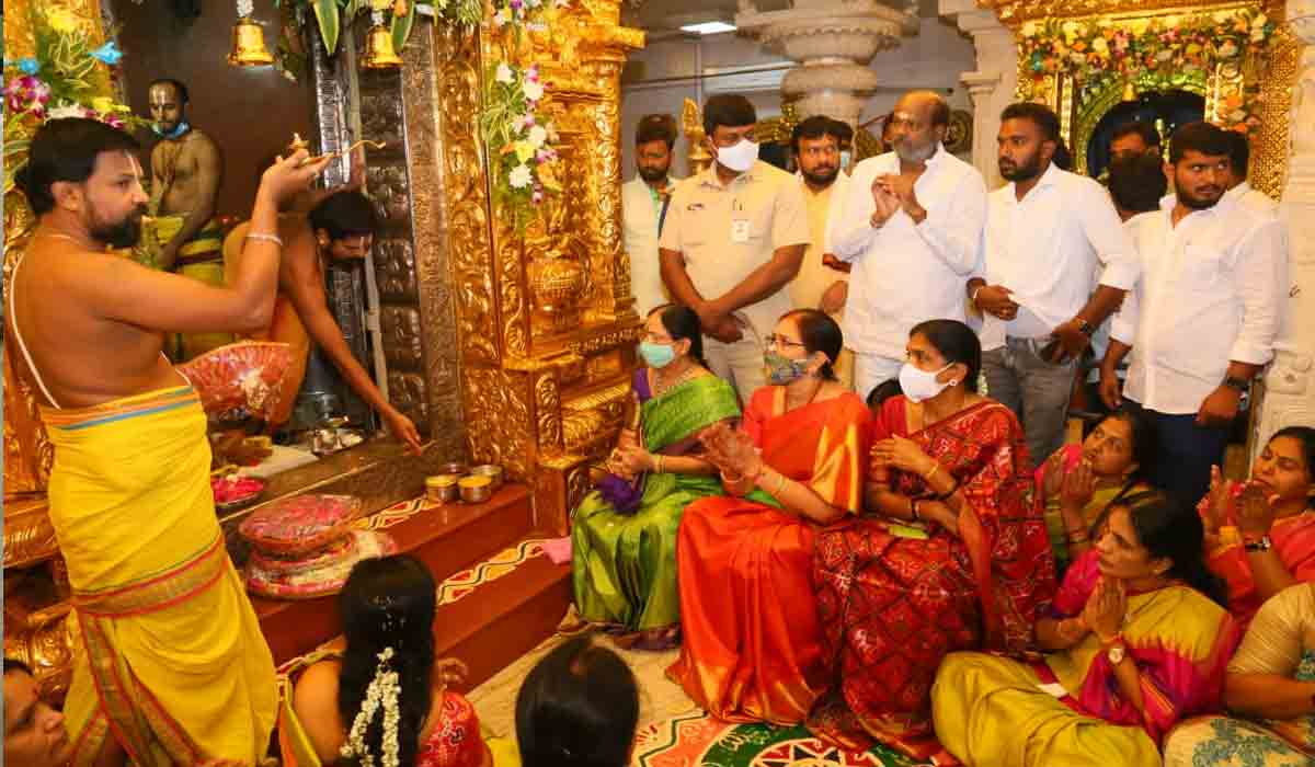 అష్టలక్ష్మి ఆలయంలో ఎమ్మెల్సీ కవిత ప్రత్యేక పూజలు