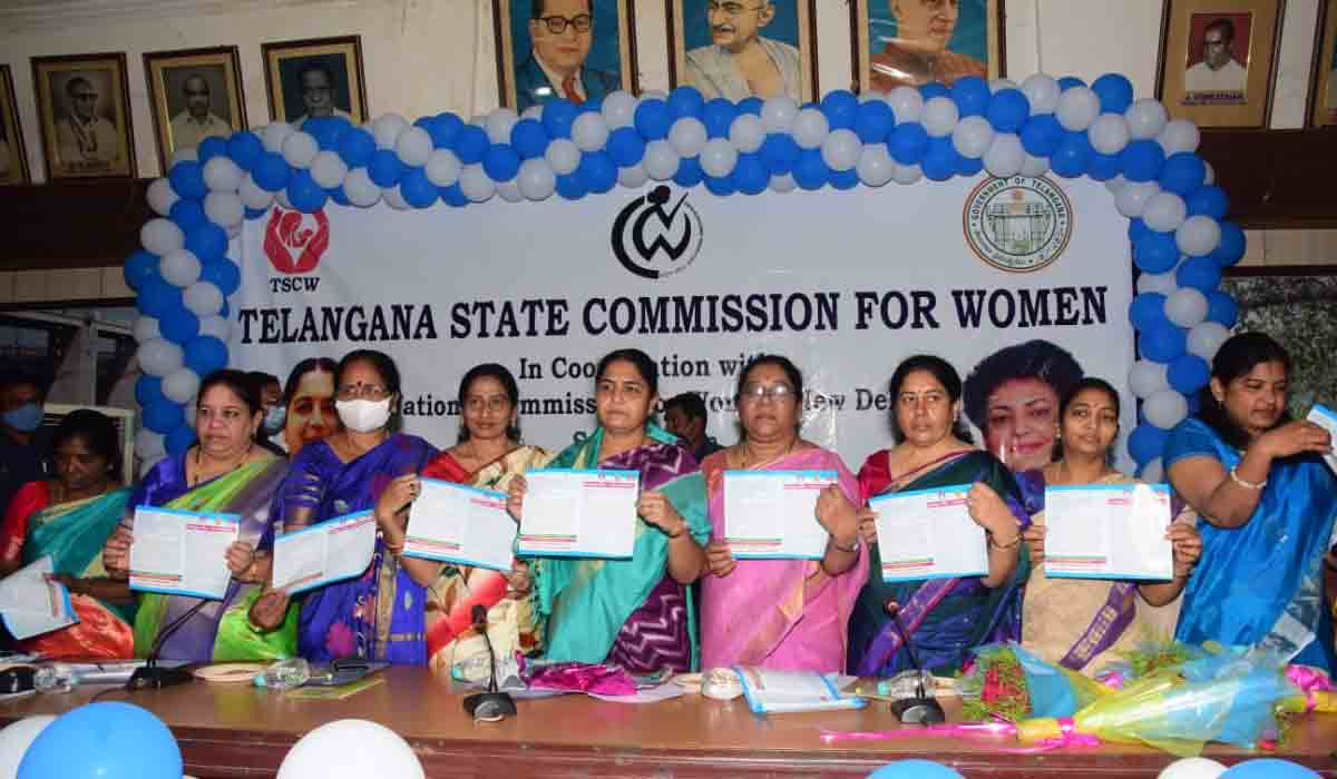 ఆడ‌పిల్ల‌ల ప‌ట్ల స‌మాజంలో మార్పు రావాలి : మ‌హిళా క‌మిష‌న్ చైర్‌ప‌ర్స‌న్