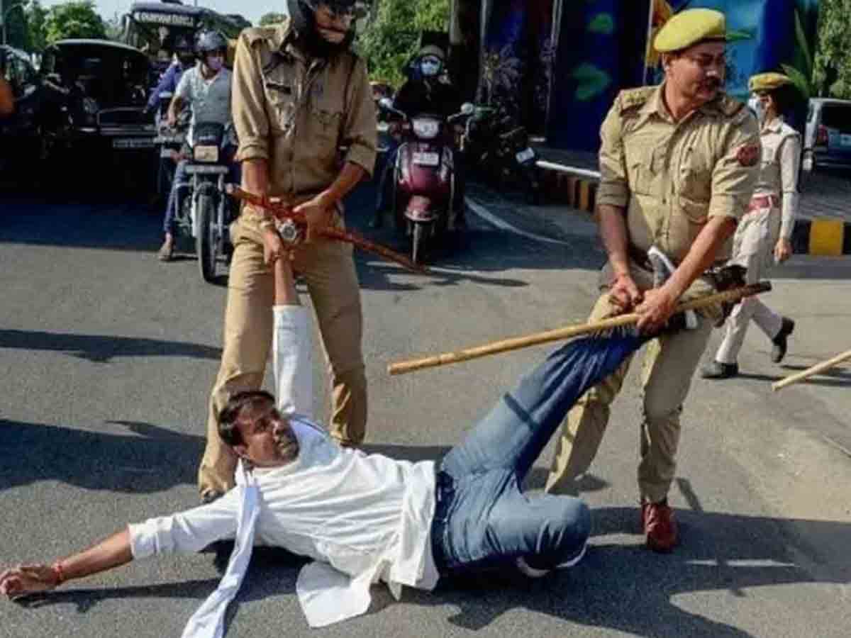 త్రిపుర హింసపై మహారాష్ట్రలో ఆందోళన.. 18 మంది పోలీసులకు గాయాలు