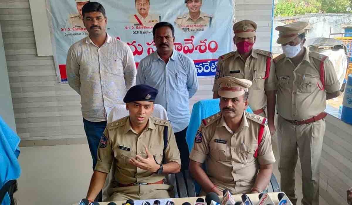 భార్య చోరీలు చేస్తుంటే.. భ‌ర్త కాప‌లా.. 7 ఇండ్ల‌లో దొంగ‌త‌నం