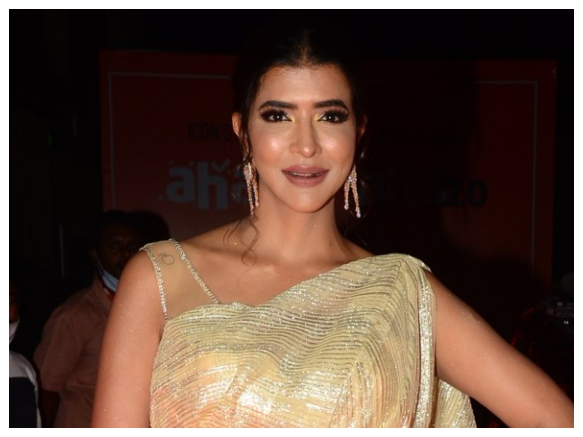 Manchu Lakshmi | క్రేజీ లుక్స్‌తో మంచు లక్ష్మి..