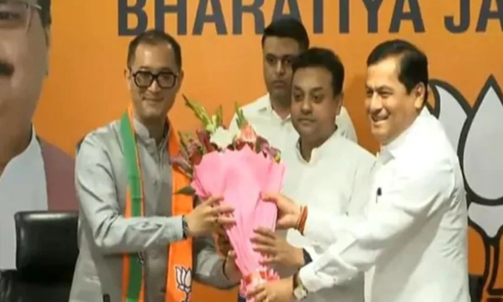 కాంగ్రెస్‌కు షాక్‌.. బీజేపీలో చేరిన ఇద్దరు ఎమ్మెల్యేలు