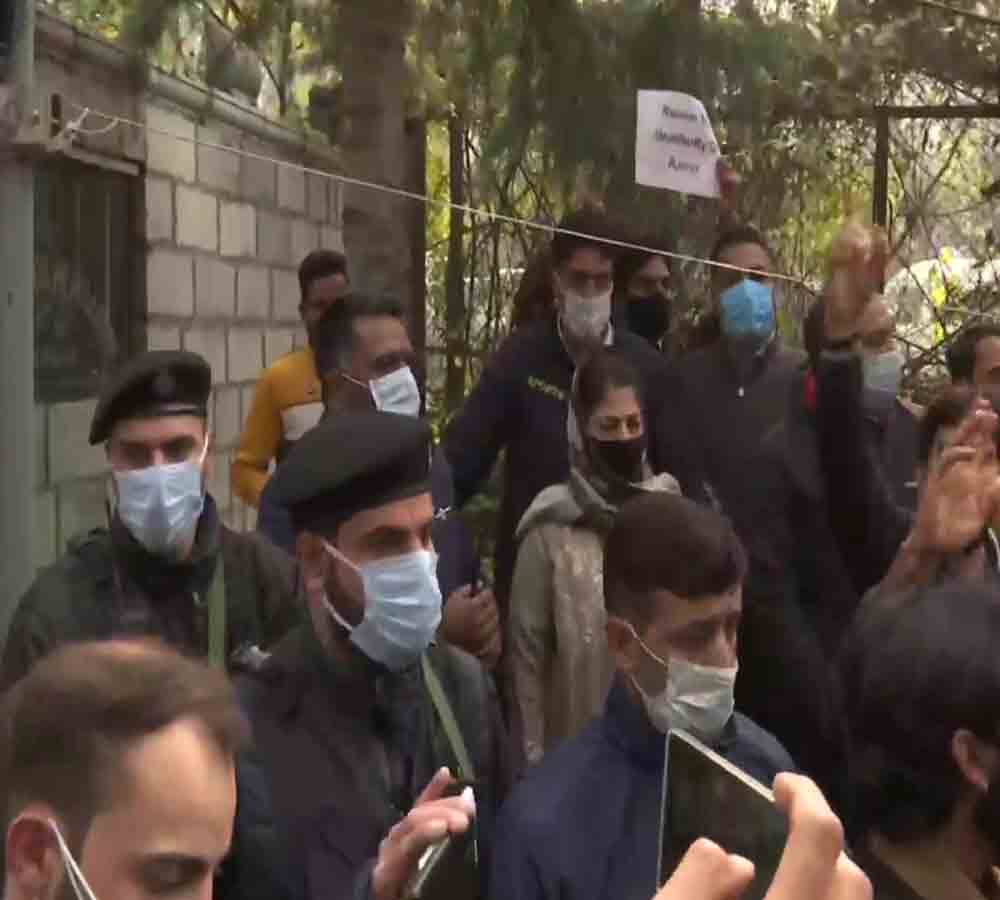 మృతదేహాలు అప్పగించండి.. పరిహారం ఇవ్వండి:  మెహబూబా ముఫ్తీ